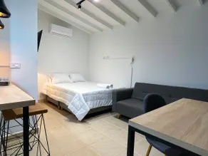 Fast WiFi, A/C, 1 Min Lleras Park Poblado, No Fees. - Image 4
