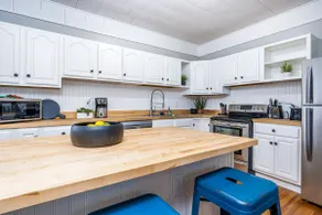 Downtown Delight I 4 BR & 2 BA I Sleeps 16 - Image 3
