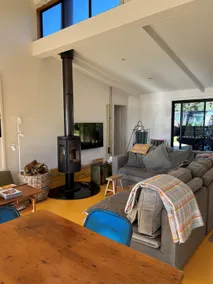 Bruny Island shack close to the beach - Image 5