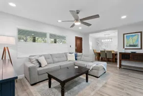 Tropical 3bd bungalow with pool! Walk to Bayshore! - Image 4