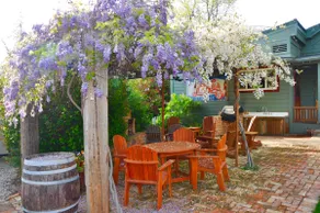 Cozy Cottage and Gardens in the Heart of Plymouth - Image 3
