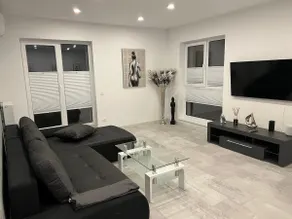 Stunning 2-Room Penthouse with Lakeview W11 - Image 5