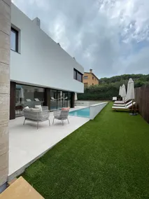 Beautiful design villa with 30m2 swimming pool built'22 - Image 2
