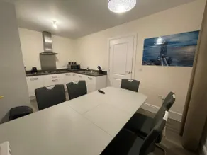 MODERN 4 BEDROOM HOUSE WITH GARDEN & PARKING - Image 2