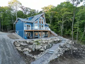 Luxury Waterfront Cottage on Little Doe Lake - Image 2