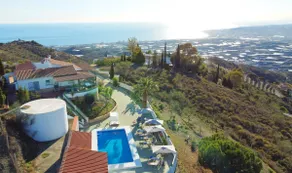 Luxury Villa -Jacuzzi, Heated Pool, Stunning Views - Image 2