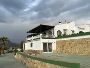 Luxury Villa -Jacuzzi, Heated Pool, Stunning Views - Image 4