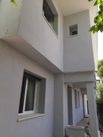Large apartment with garden in single house - Image 4