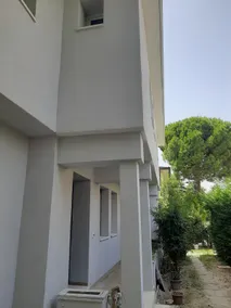 Large apartment with garden in single house - Image 3