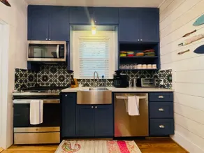Newly remodeled bungalow near downtown Brenham - Image 3