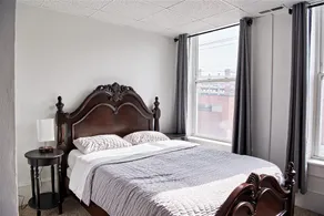 115#202 / Charming Downtown Dubuque Apartment - Image 4