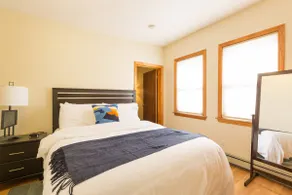 Economy 2 Bed w/ Free Parking in East Cambridge - Image 2