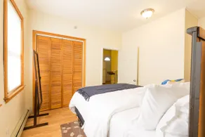 Economy 2 Bed w/ Free Parking in East Cambridge - Image 3