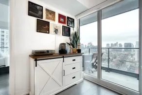 Spacious Corner Suite With a Stunning City VIEW! - Image 4