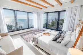 Villa avec terrasse, piscine privée et jardin | Vue plage | Idéale pour le télétravail - Image 3
