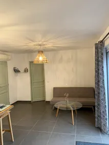 In the heart of the maquis, close to beaches, 1 bedroom + terrace - Image 4