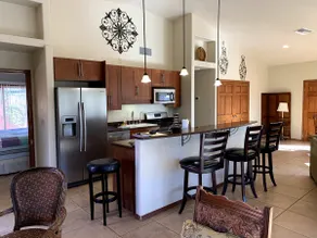Comfy 2 Bedroom home w/ beautiful front yard/view! - Image 4