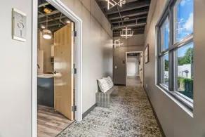 Modern Luxury Loft in Historic Downtown Gallatin - Image 5
