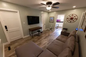 AIR BnB -- Aviation Themed Comfort - Image 3