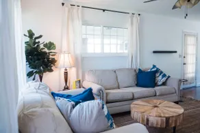 Charming Avondale Bungalow - Image 4