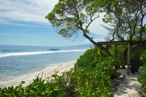 Tehinavai Bungalow: Oceanfront, sandy and coral beach, whale-watching, Moorea - Image 4
