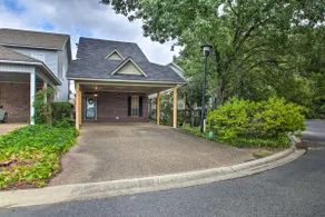 Newly Renovated town home close to track and lake, in the center on Hot Springs. - Image 2