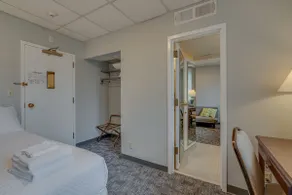 Cozy Suite in a Revamped Dorm Room! - Image 4
