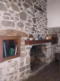 Beautiful 2 store traditional stone house! - Image 2