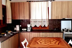 Beautiful 2 store traditional stone house! - Image 3