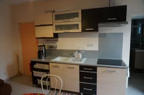 Single-story house with free parking - Image 3
