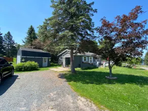 LeClaire’s Last Resort -Entire home with lake view - Image 3