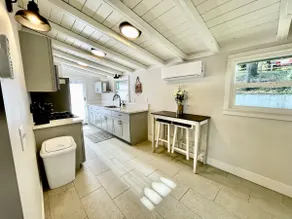 J&T's Lake Park Bungalow - Image 4