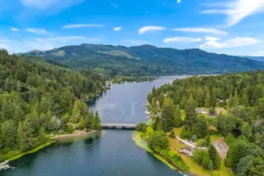 Relaxing Lakeside Bungalow,Steps to Lake Samish Park to enjoy lake activities - Image 2