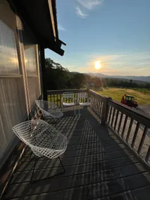 NH Hilltop Octagon Cabin Overlooking Apple Orchard - Image 3