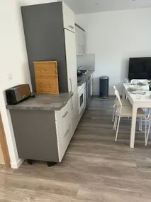 Mulhouse Apt 6 Guests – 2BR, Covered Parking - Image 2