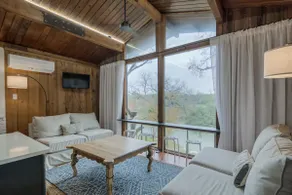 Treehouse on Upper Canyon Lake - Image 5
