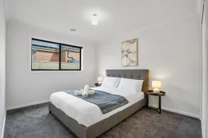 Beautiful Golden Point Home - Style&Sophistication - Image 3