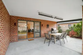 Beautiful Golden Point Home - Style&Sophistication - Image 5