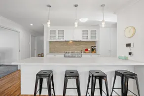 Beautiful Golden Point Home - Style&Sophistication - Image 2