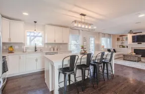 Cheerful 4 bedroom w/ outdoor oasis. Full Nursery - Image 2