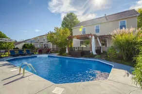Cheerful 4 bedroom w/ outdoor oasis. Full Nursery - Image 3