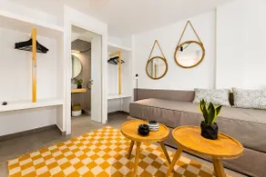 Duplex with ensuite jacuzzi - Image 4