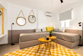 Duplex with ensuite jacuzzi - Image 3