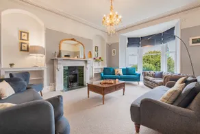 Large Luxury House, Sleeps 14, Perfect for Groups - Image 4
