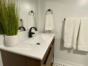 Cozy 3 bedroom house completely remodeled - Image 4