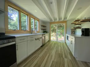 Cozy 3 bedroom house completely remodeled - Image 2
