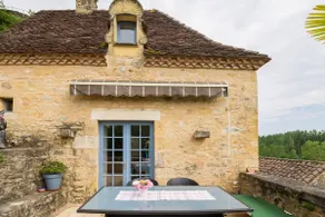 Charming house backed by a peaceful hill - Image 3