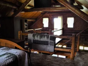 Cozy log cabin, w/g/fireplace, and mountain views - Image 5