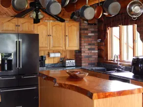Cozy log cabin, w/g/fireplace, and mountain views - Image 3
