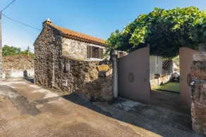 house in a green and quiet setting - Image 5